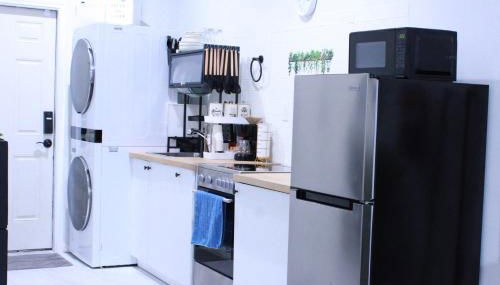 Entire studio with full kitchen and in-unit laundry - Foto 1, stove