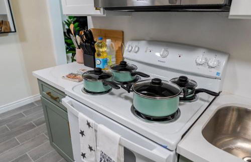 Entire Private Home with 4 Bedrooms 2 Bathrooms, Spacious, Lux King Bed, Ranch Style, Prime Area, Available Now - Photo 38