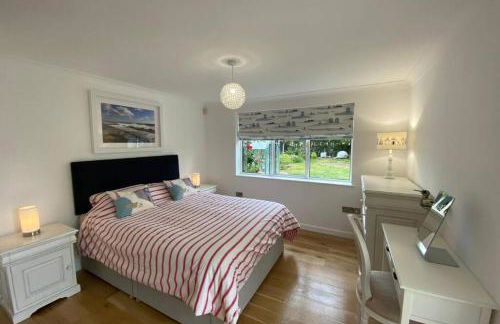 Barton on Sea self contained, stunning sea views - Photo 13