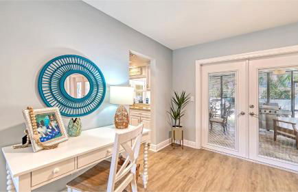 Casa Del Mar - Pet Friendly House on Siesta Key w/ Outdoor Patio & Private Screened-In Heated Pool! - Foto 17