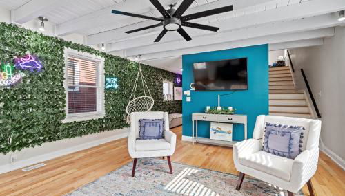 GATHERING HOUSE IN HISTORIC OAKWOOD - Foto 1