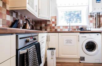 Spacious 4-Bed Home, Perfect Stay with Free WiFi - Foto 39