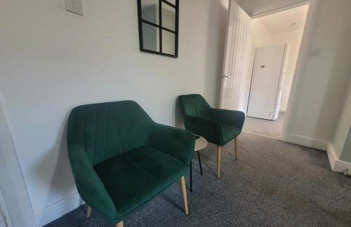 Contractor Friendly Spacious 3 Bed With Private Parking - Foto 24