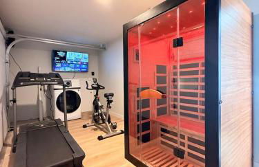 Huge Private Suite with Pool Table, Sauna & Fire Pit - Foto 17