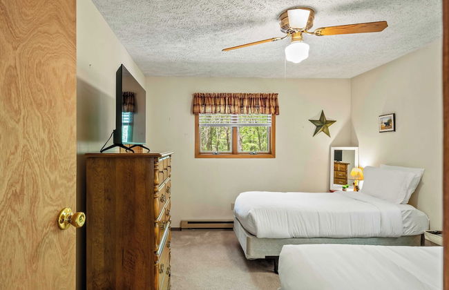 Shady Pines by Avantstay Enclosed Porch, Game Rooms, & Lake/beach Access! - Foto 28