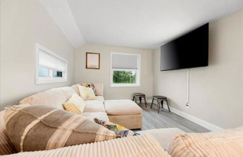 Whitewater The Genoa on Oneida Lake Sleeps 8 - Photo 4