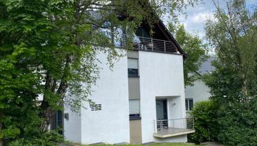 Modernes Ferienhaus mit 2 Balkonen, Terrasse und Garten ! - Foto 2