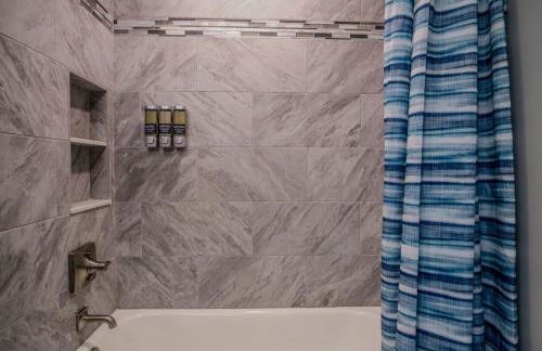 3BR 2BTH Waterfront Vacation Rental on Riverwalk to Downtown McHenry with Pier - Foto 30