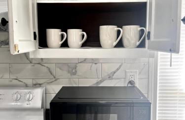 Quiet Stylish Stay with Office Space near Downtown - Foto 14