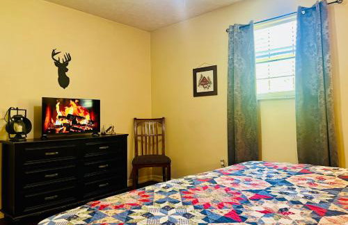 Smoky Mountain Cabin with HOTTUB - Photo 5