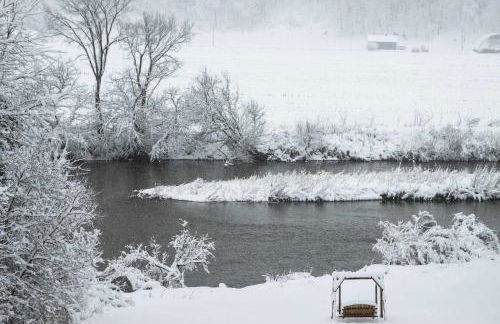 Modern Tiny House with hot tub & river near Stowe - Foto 40