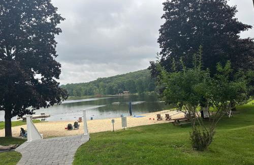 5 min to Lake Chic Cozy Hot Tub - Foto 23