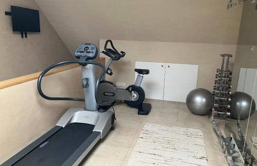 Wellness-Oase mit Wasserblick, Pool, Sauna & Fitnessbereich - Photo 2