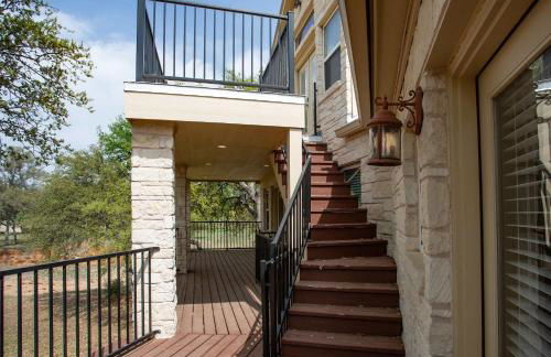 Lakefront 6BR Retreat w Dock & Game Room - Foto 31