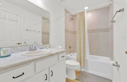 3BR House with Backyard & access to Auburndale Trail - Foto 17