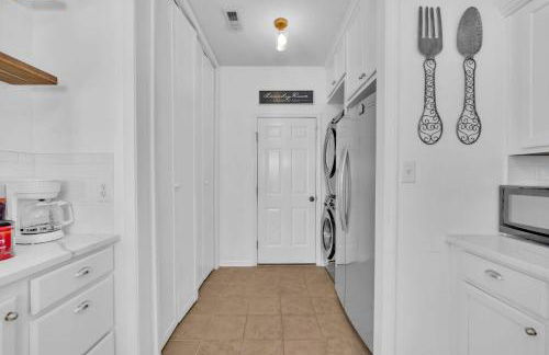 Updated University Area Home with Hot Tub Near Charlotte Your Perfect Retreat - Foto 9