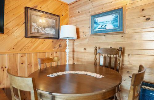 Lakefront Getaway with Kayaks, Fire Pit and Views - Foto 28
