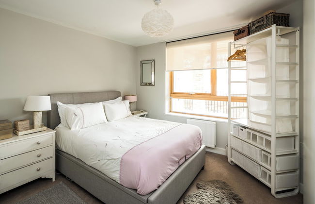 Shiny & Comfy stay with Underground links nearby! - Photo 5