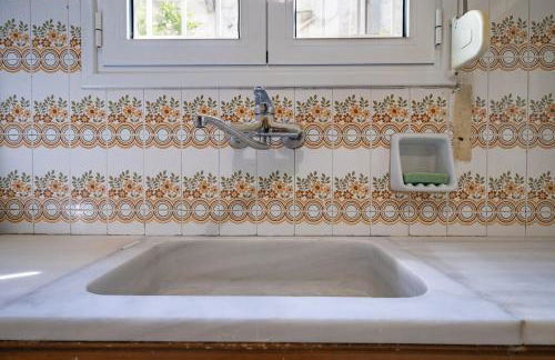 Retro 2-Bdrm House Near Metro in Heraklion by ΜΡS - Foto 30