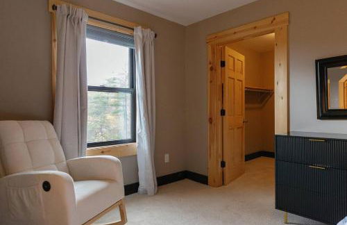 Arch Fun Cabin - Modern Cabin with Hot Tub, Games & Views - Foto 38