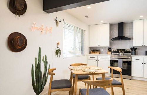 Wild West Disco Haus 2! New Hot Tub, Patio + Gym - Foto 50