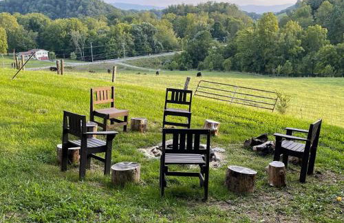 Abingdon Family Getaway with Porch and Views! - Photo 27