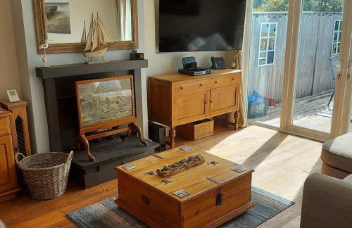 Sea Crest, Beautiful home in Tenby with sea views - Photo 8