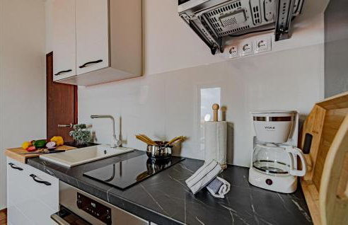 2 Bedroom Nice Apartment In Prigradica - Foto 11