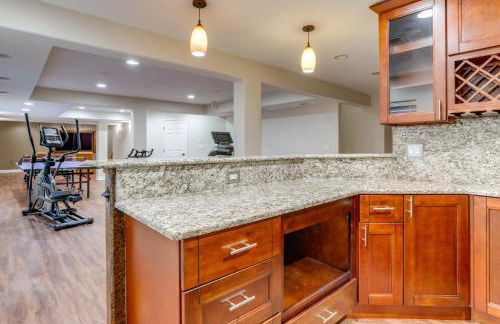 Yard, Home Gym, and Game Room Spacious Aurora Home - Foto 37