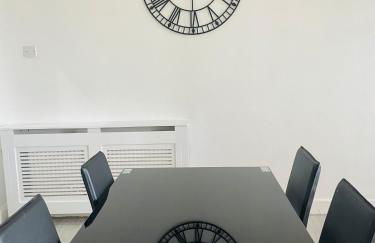 Luxury 3 Bedrooms Entire Flat - Self Check in & Check out - Photo 37