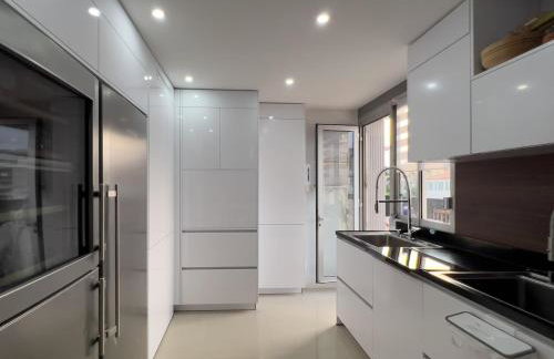 Beautiful renovated luxury apartment terrace parking - Photo 21