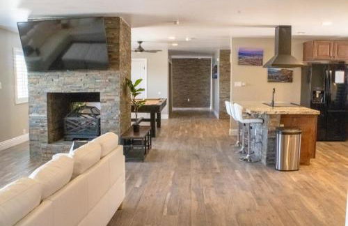 Lux Private Home - Pool, Billiards, 8 Smart TVs, Board Games, Cotton Bedding - The Stone Sanctuary at McCullough Hills Trailhead - Foto 11