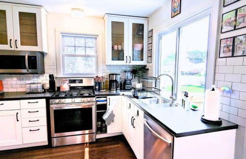 The Jewel of The Cove - Historic Coastal Retreat - Foto 25