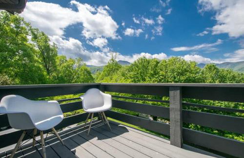 Mountain View 3BR with Sunroom, Close to Ski and Trails - Foto 6