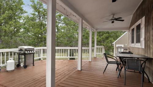 Cozy cabin w hot tub, fire pit & pet-friendly - Foto 5