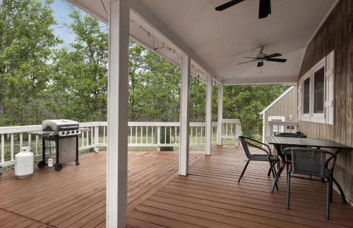 Cozy cabin w hot tub, fire pit & pet-friendly - Foto 5