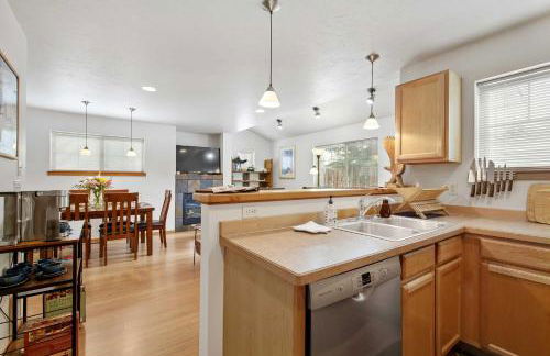 Heart of Bozeman Townhome with Patio Near MSU - Foto 2