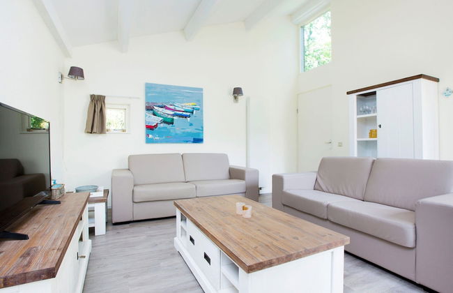 Restyled Holiday Home with Fireplace near Beach - Photo 4