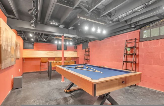 Fall Getaway With Hot Tub Fire Pit and Games - Photo 37