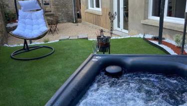 Beau Loft room proche mont saint Michel jaccuzi illimité en plein centre Avranches - Foto 3, Garden