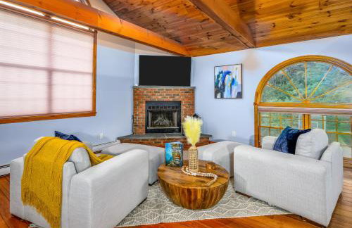 Lux estate! Hot tub, 8 acres, firepit, game room, private pond, EV, lots of privacy, 10 mins to town - Foto 20