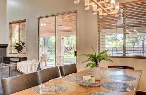 Luxury 6 BR Home Large Pool & Spa with Grassy Yard - Photo 9