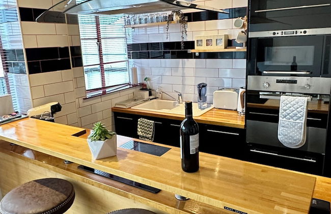 Camden Skyview Mansion - Photo 11