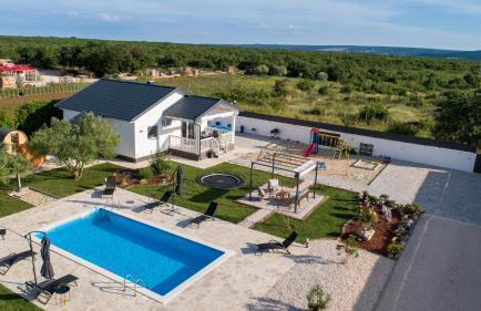 Holiday home Aprilis with pool, jacuzzi and sauna - Foto 3