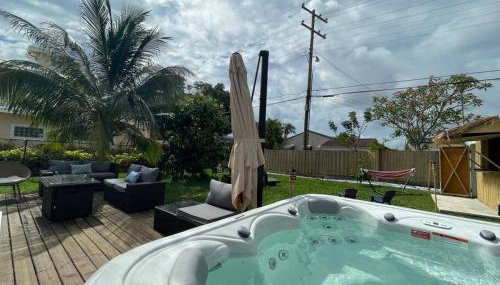 Hot tub, tiki bar, outdoor shower, near Intercoastal Waterway! - Foto 3