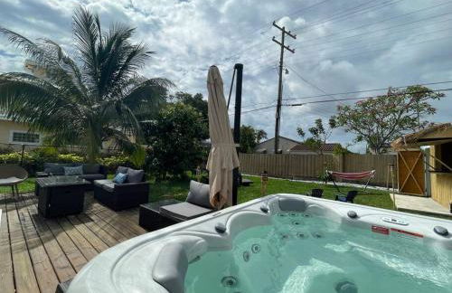 Hot tub, tiki bar, outdoor shower, near Intercoastal Waterway! - Foto 3