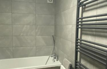 POPPY LUXURY LODGE Sleeps 8 at Fairview Farm, Ravenshead, Nottingham Near Sherwood Forest, Dog Friendly, Farm Stay great for wedding groups, families, Hen Do's, friends gatherings with amazing views - Foto 56