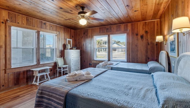 Charming Oceanfront Beach House by RedAwning - Foto 2, Habitación