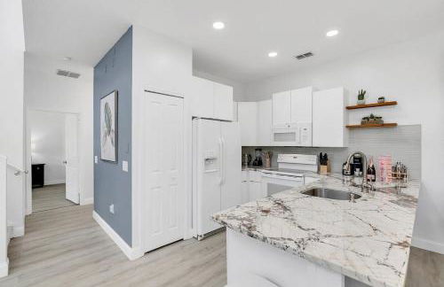 Modern Vacation Home Minutes Away From The Parks - Foto 15