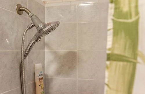 Your Perfect Home Charming 2BR2BA Apartment with Full Kitchen WD & AC - Photo 32